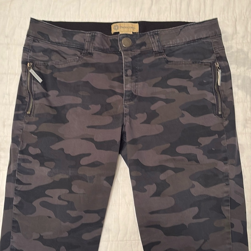 Women’s camo pants